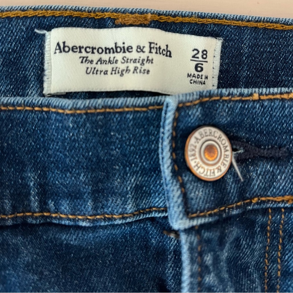 Abercrombie & Fitch The Ankle Straight Ultra High Rise Jeans (28/6)